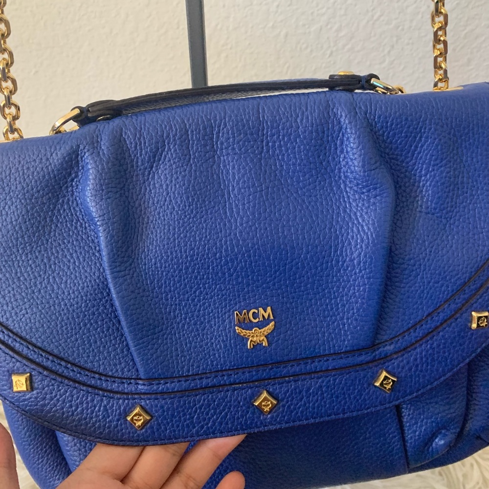 MCM Blue sling